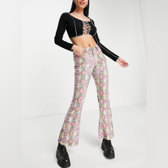 ASOS DESIGN low rise stretched flare in multicolor snake print💗
BRAND NEW!! - Picture 1 of 6